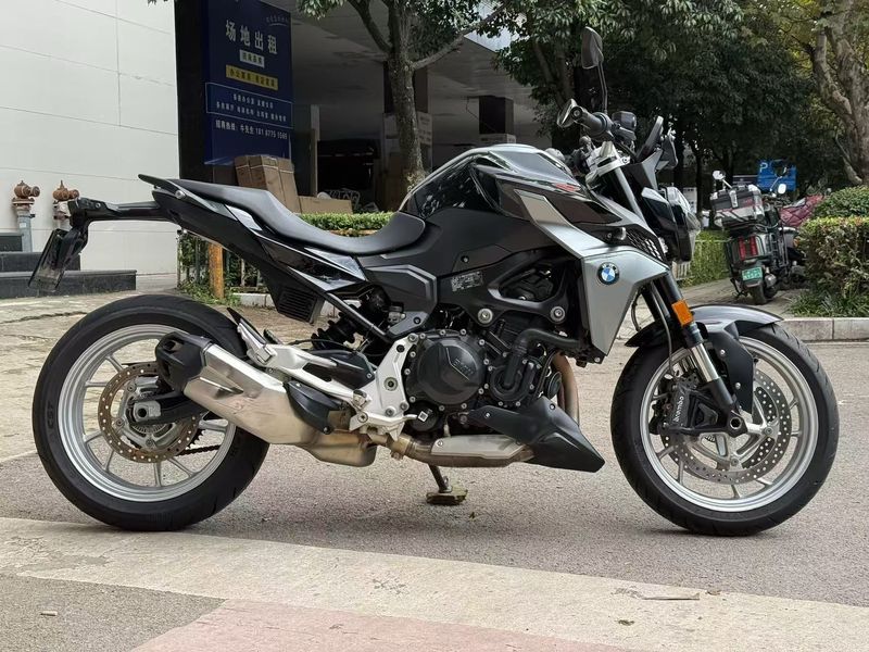 宝马 F 900 R