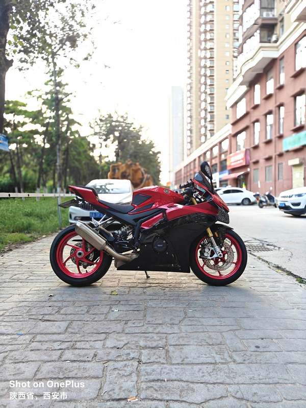 张雪机车 500RR