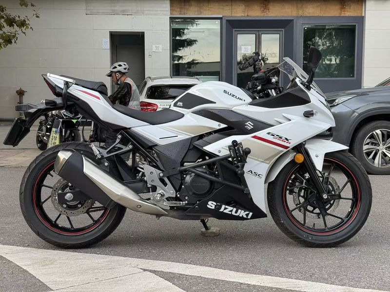 豪爵铃木 GSX250R