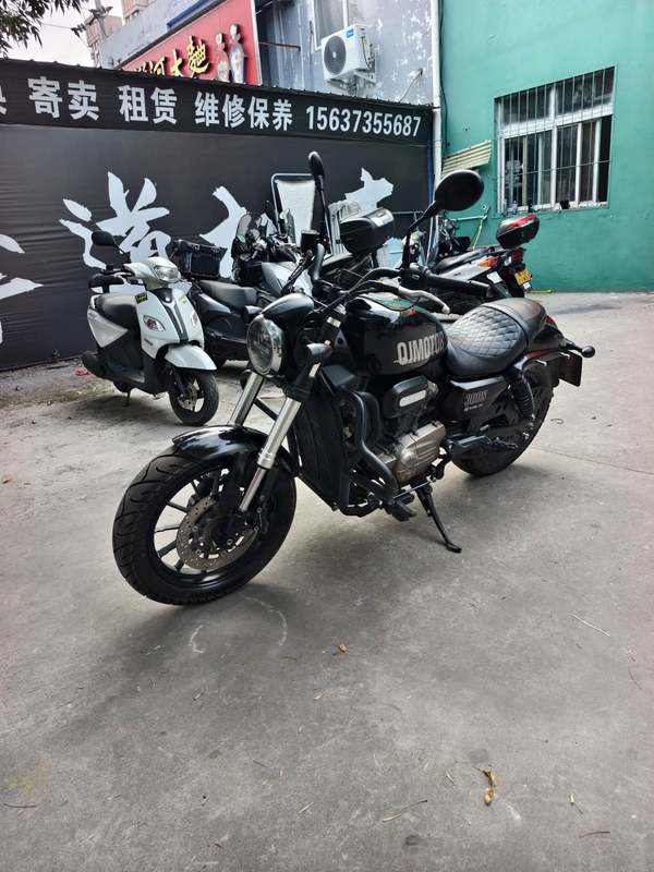 QJMOTOR 闪300S