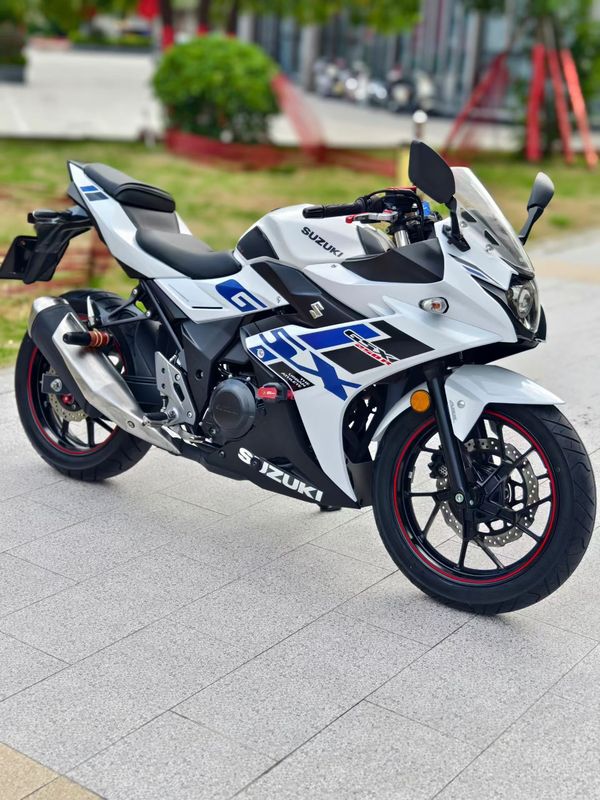 豪爵铃木 GSX250R