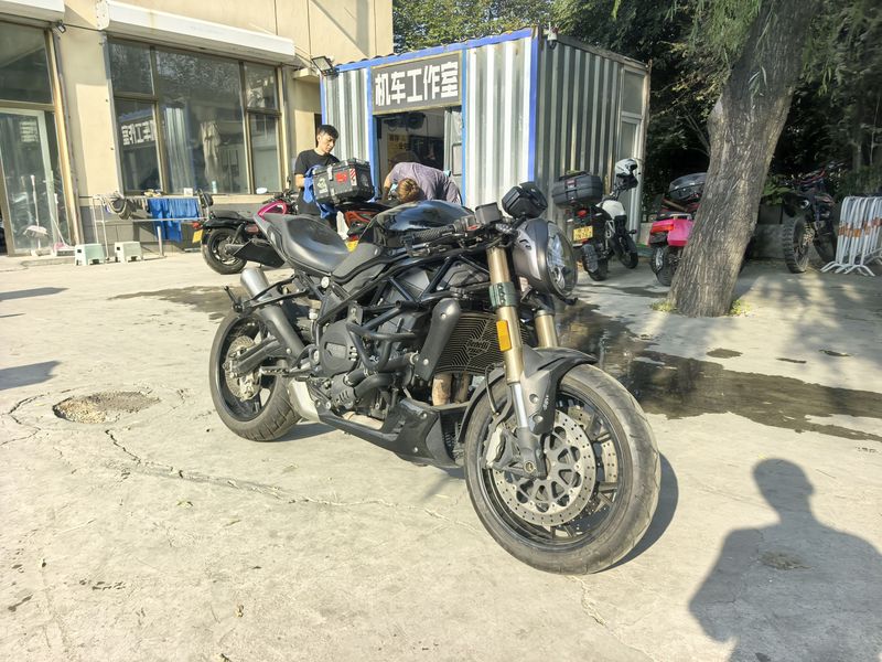 贝纳利 752S