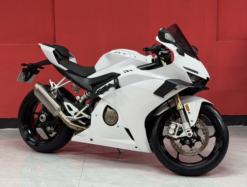 张雪机车 500RR