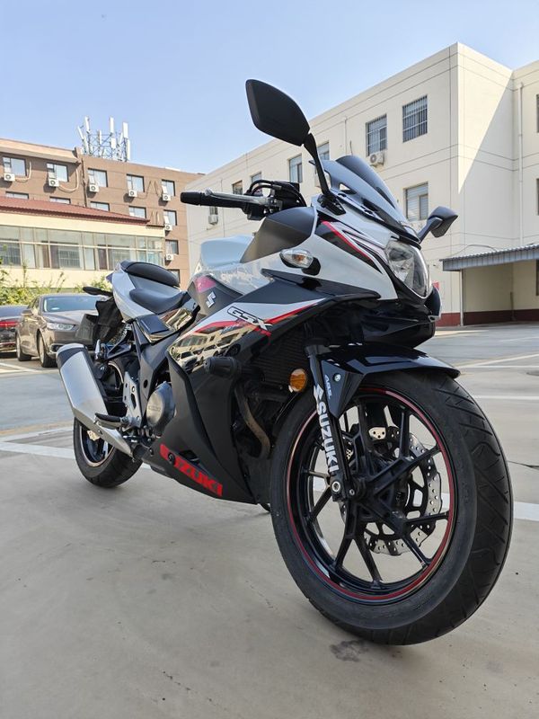 豪爵铃木 GSX250R