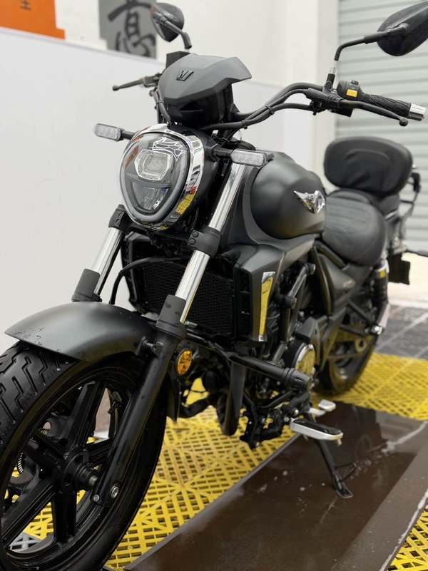 豪爵 TR300