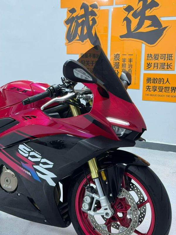 张雪机车 500RR