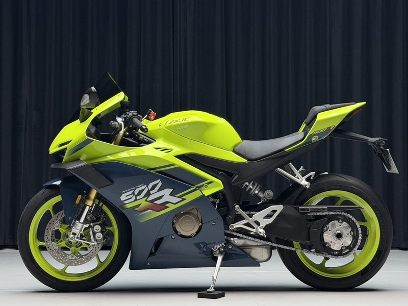张雪机车 500RR
