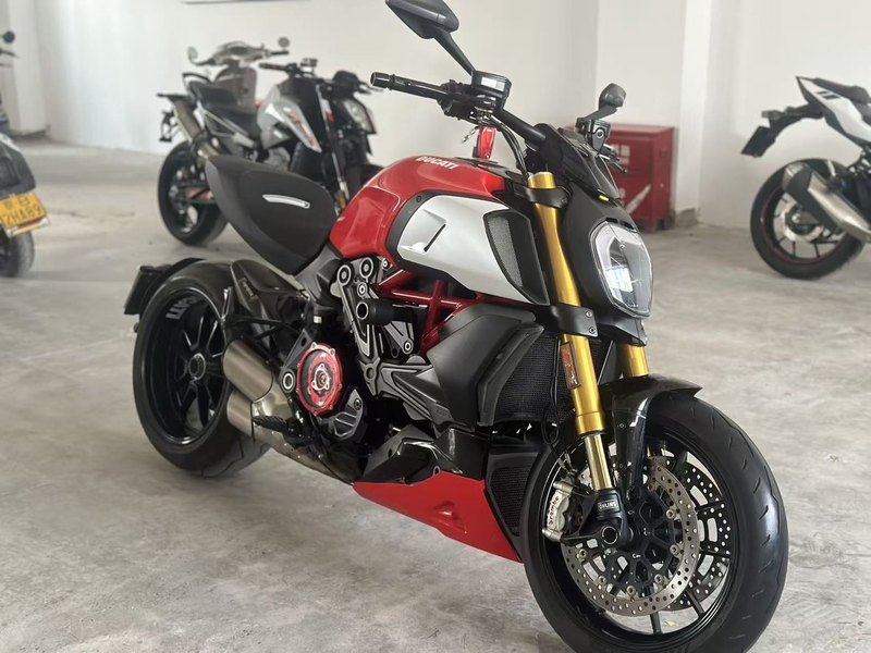 杜卡迪 Diavel 