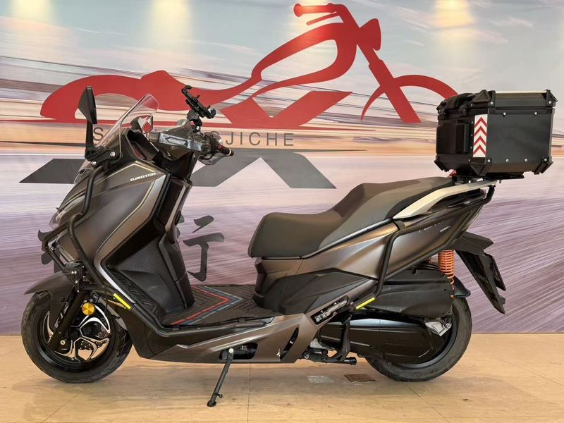 QJMOTOR 鸿250