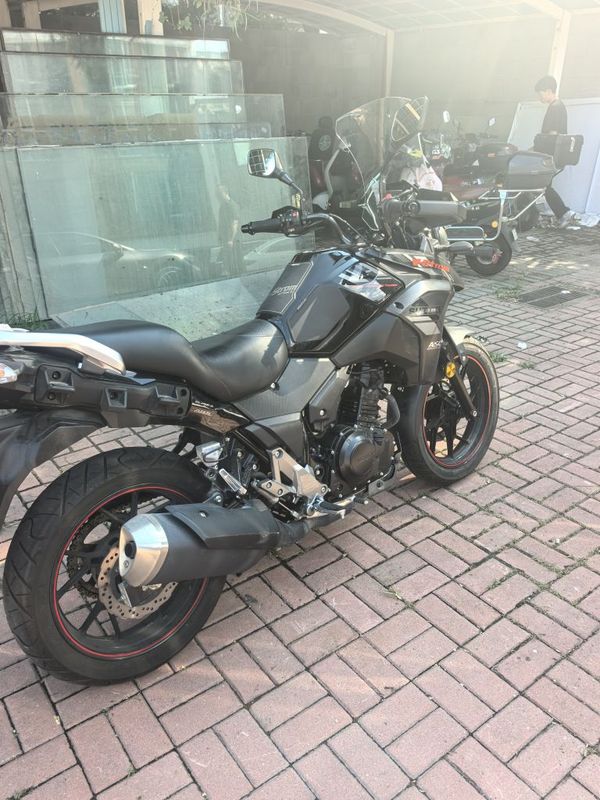 豪爵铃木 DL250