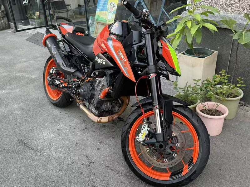 KTMR2R 790 Duke