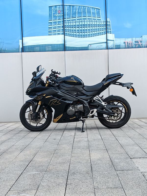 贝纳利 龙卷风 Tornado 302R