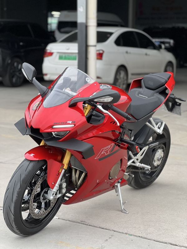 张雪机车 500RR