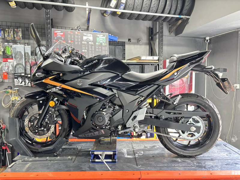 豪爵铃木 GSX250R