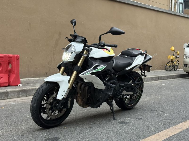 贝纳利 TNT600i