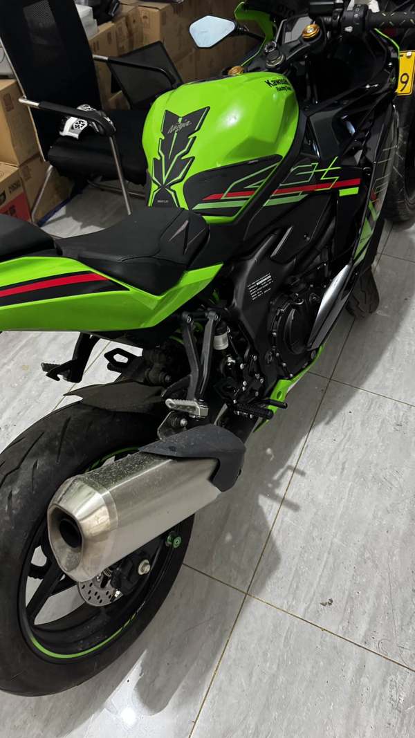 川崎 ZX-4R