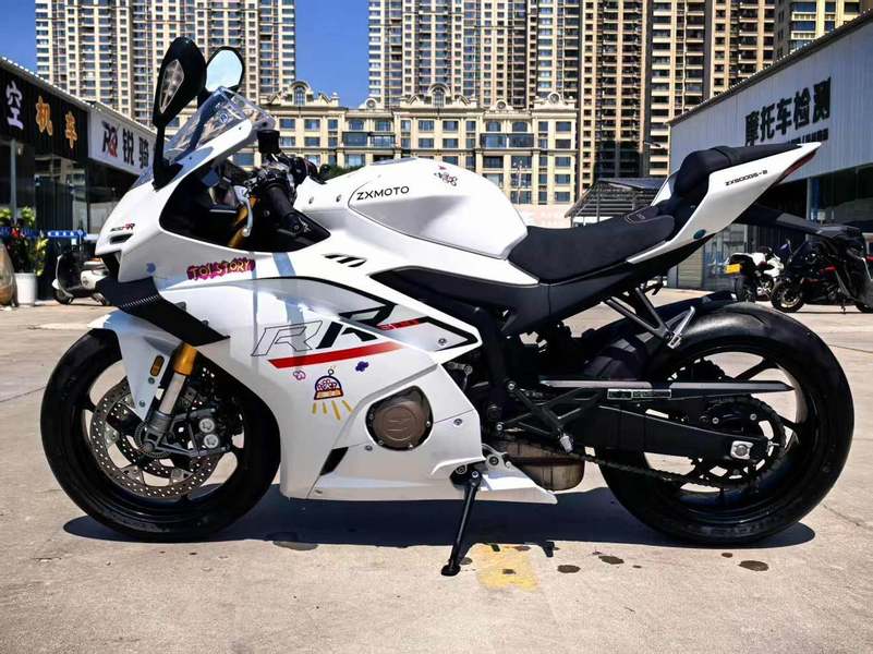 张雪机车 500RR
