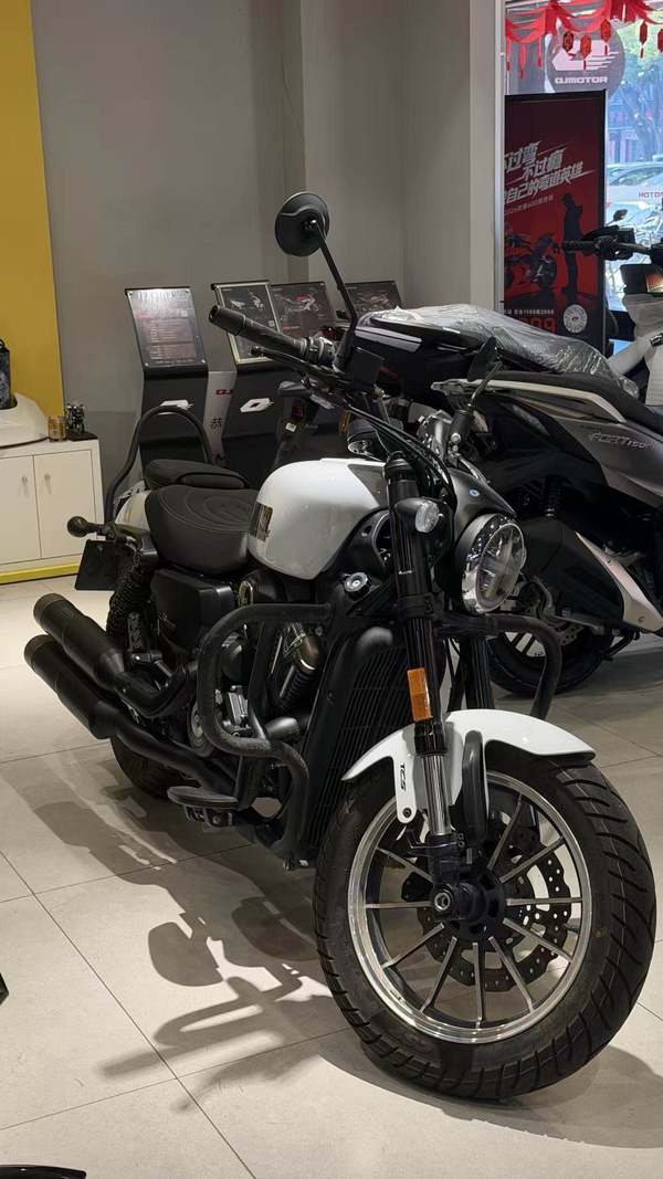QJMOTOR 闪300S