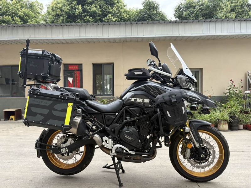 贝纳利 TRK702