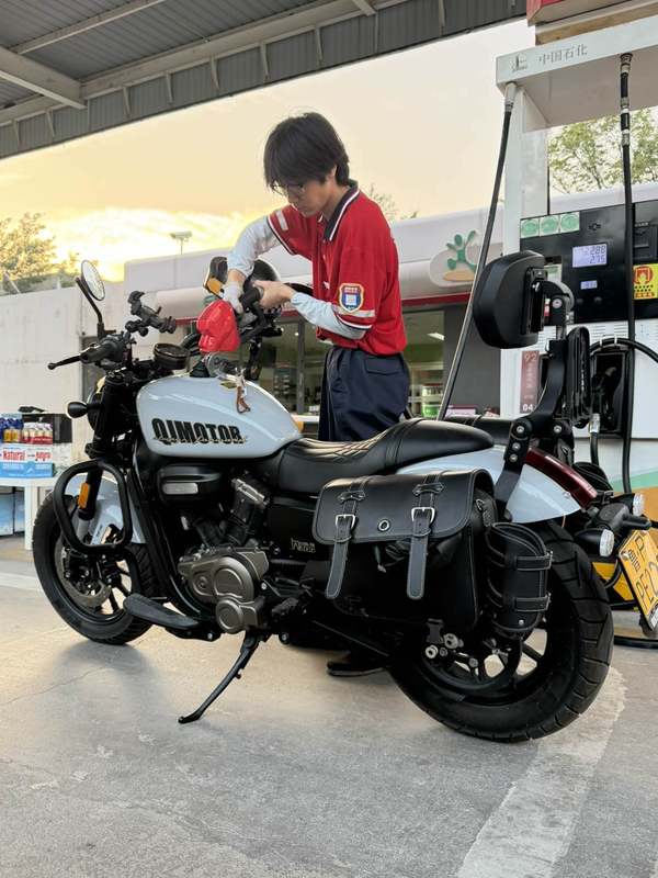 QJMOTOR 闪300S