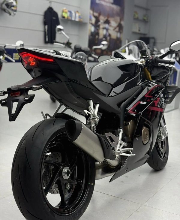 张雪机车 500RR