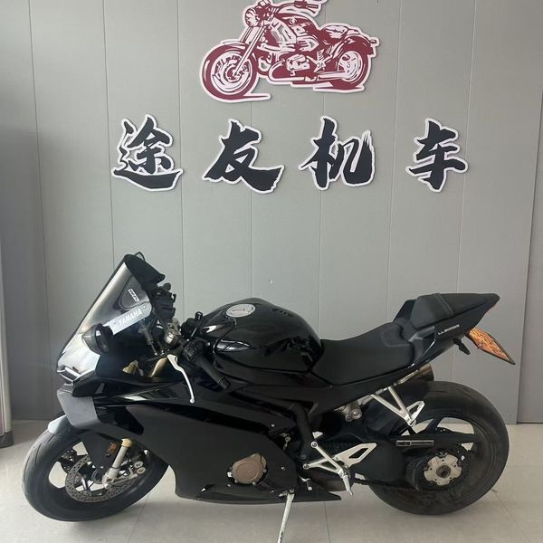 张雪机车 500RR