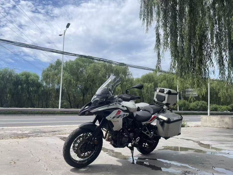 贝纳利 金鹏 TRK502