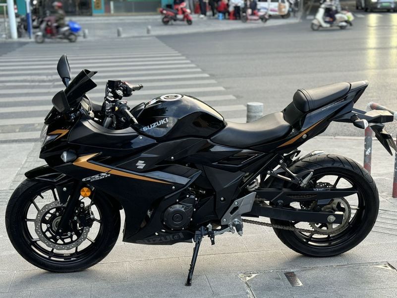 豪爵铃木 GSX250R
