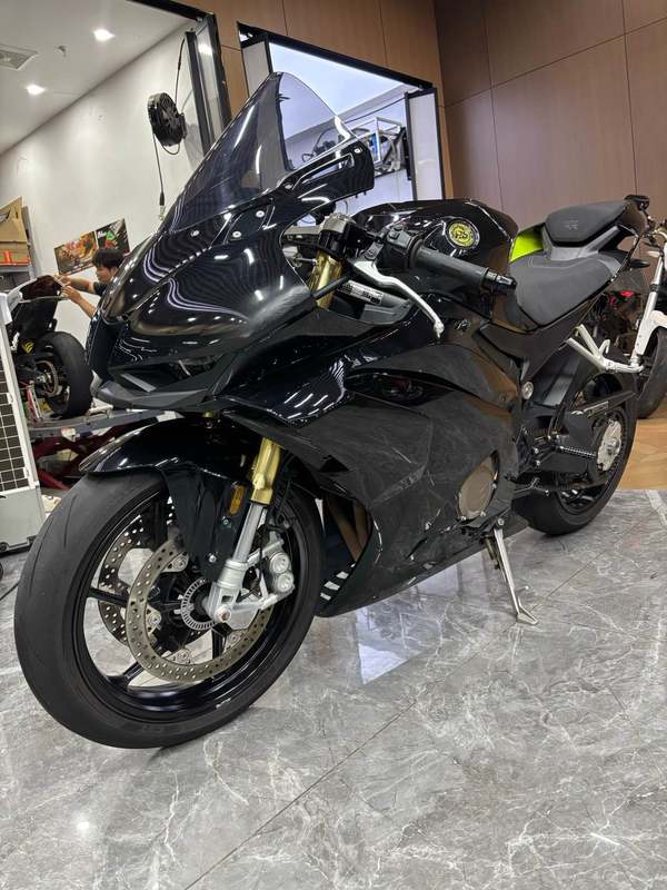 张雪机车 500RR