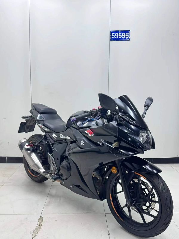 豪爵铃木 GSX250R