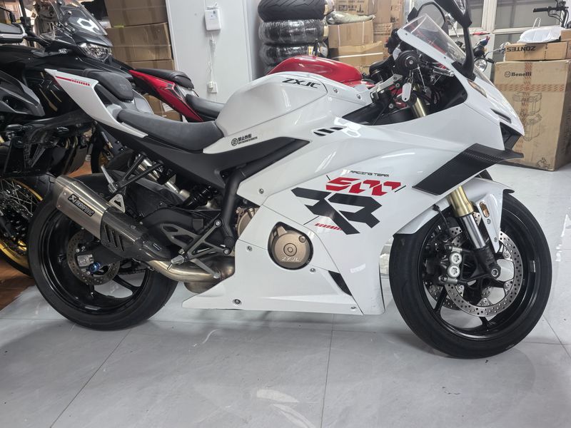 张雪机车 500RR