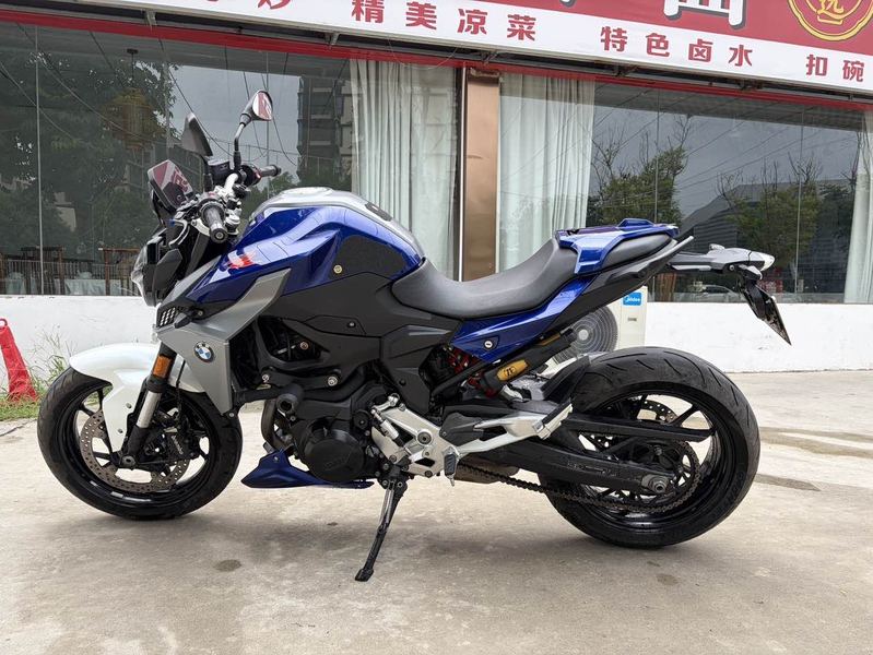 宝马 F 900 R