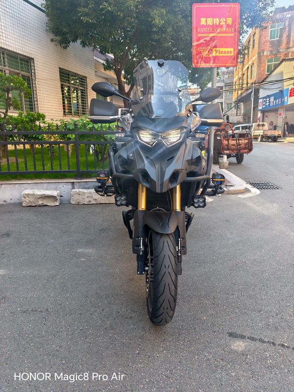 贝纳利 TRK552