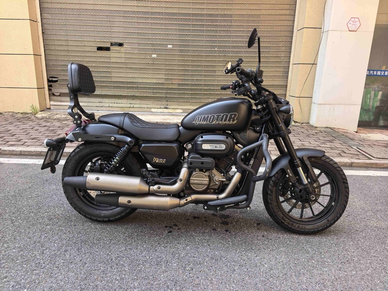 QJMOTOR 闪300S