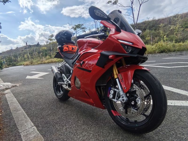 张雪机车 500RR