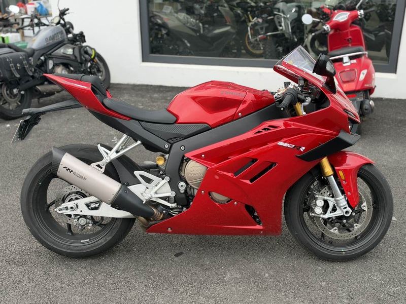 张雪机车 820RR
