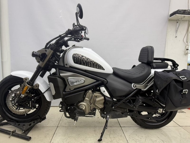 QJMOTOR 闪700