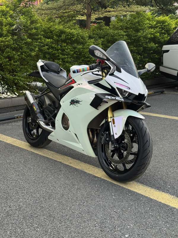 张雪机车 500RR