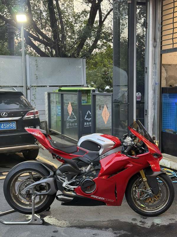杜卡迪 Panigale V4