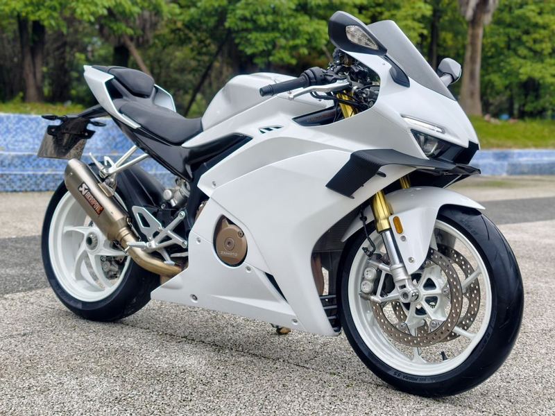 张雪机车 500RR