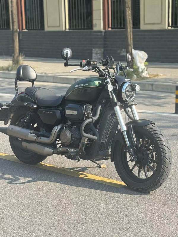 QJMOTOR 闪300S