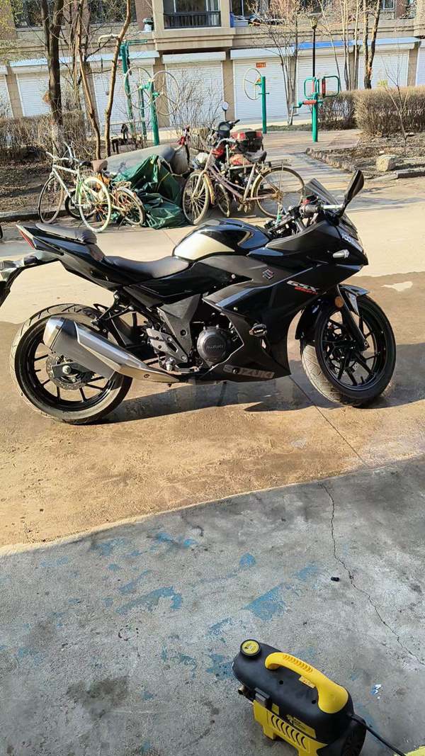 豪爵铃木 GSX250R