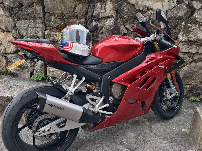 张雪机车 820RR