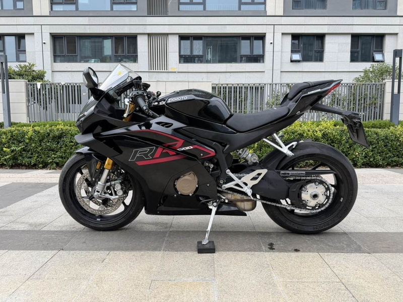 张雪机车 500RR