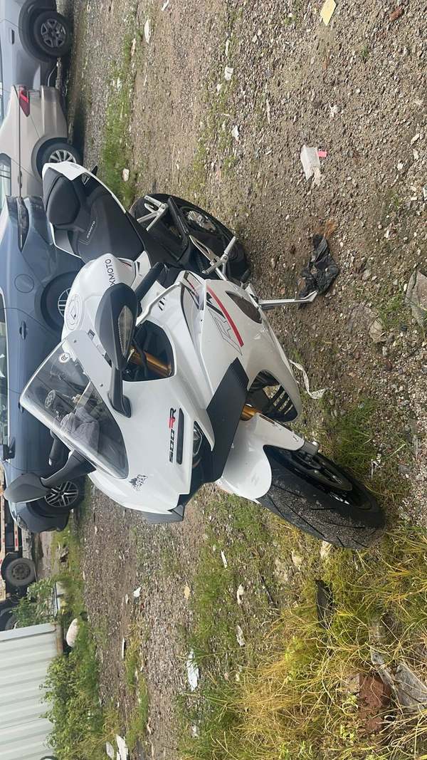 张雪机车 500RR