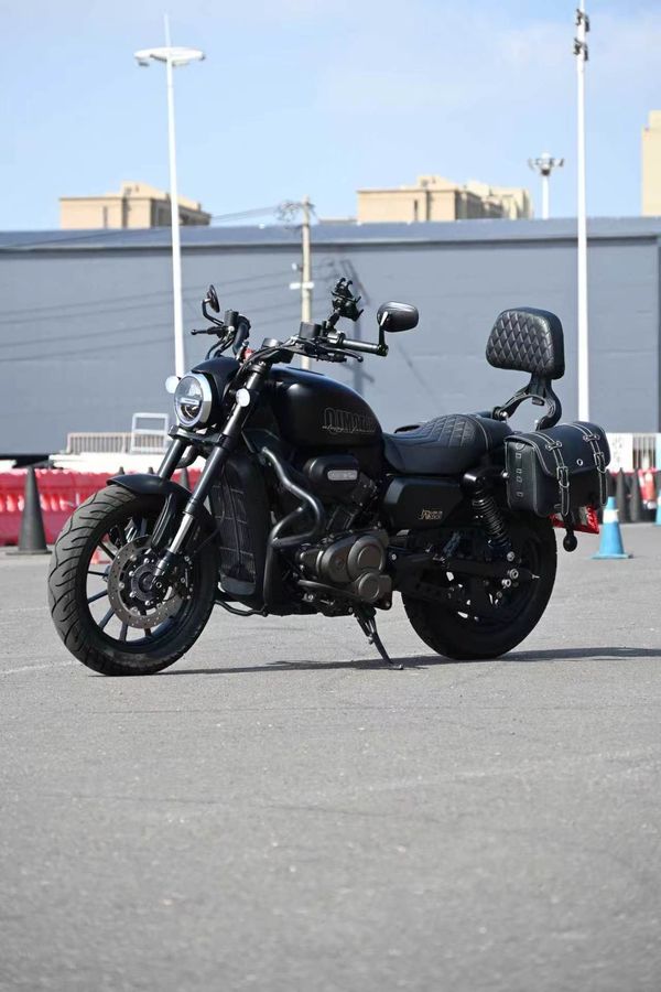 QJMOTOR 闪300S