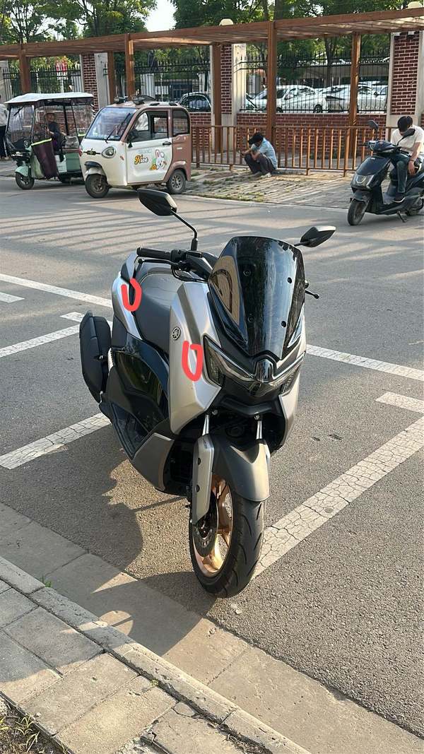 雅马哈 NMAX