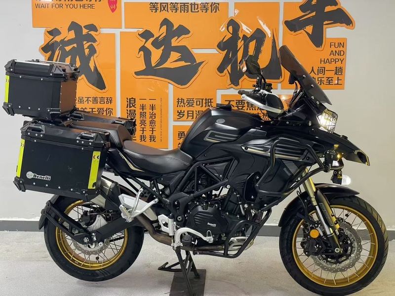 贝纳利 TRK552
