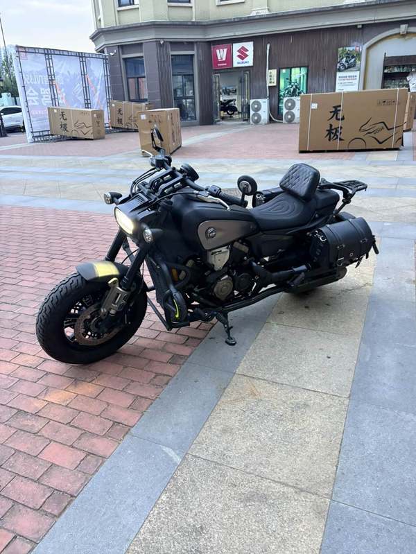 QJMOTOR 闪600