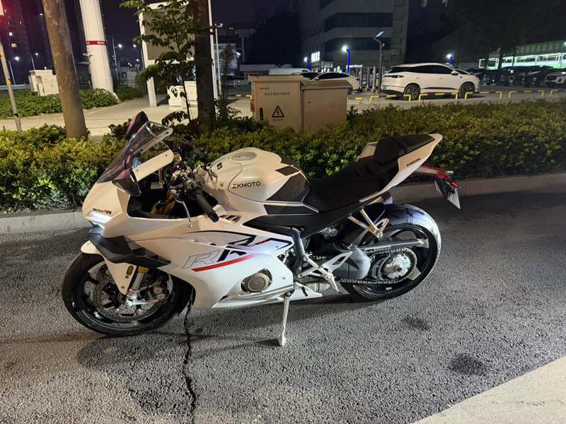 张雪机车 500RR